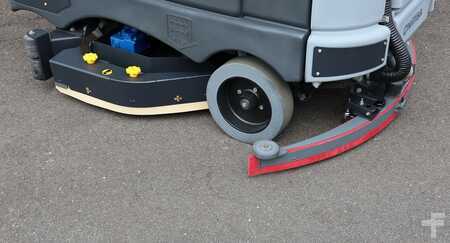 Riding scrubber dryer - Nilfisk SC 6500 1300 D Neuaufbau (16)