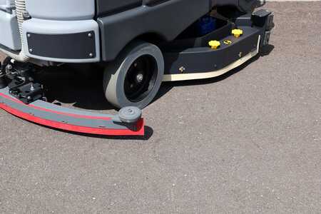 Riding scrubber dryer - Nilfisk SC 6500 1300 D Neuaufbau (17)