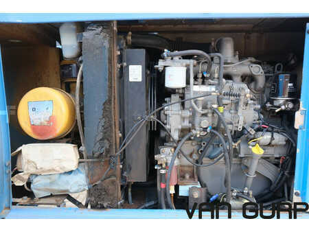 Teleskopbühne 2005  Aichi SR18A | 2005 | 8471h | 18m (12)