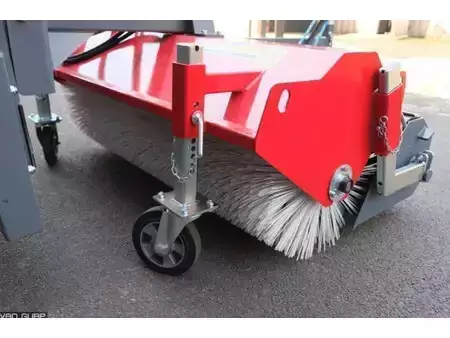 Zamiatarka 2024  Eurotrac Veegmachine met hydraulische opvangbak 150cm (4)