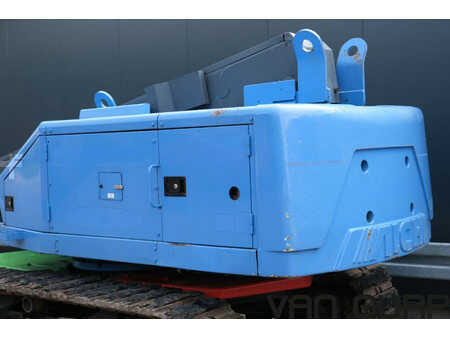 Teleszkópemelvény 2005  Aichi SR18A | 2005 | 8471h | 18m (8)