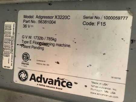 Fregadora automática en húmedo 2015  Advance X3220C (5)