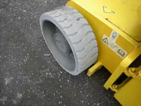 Podnośnik przegubowy 2013  Genie Z34/22N (8)