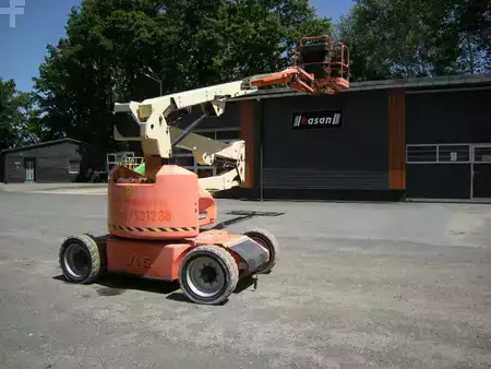 Knikarmhoogwerker 2010  JLG E450 AJ (1)