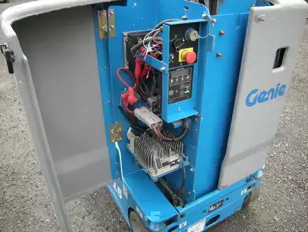 Vertical mast lift 2021  Genie GR-15 (16)