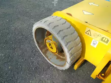 Podnośnik przegubowy 2011  Genie Z34/22N (11)
