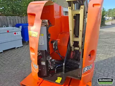 Piattaforme aeree articolate 2014  JLG E300 AJP (19)