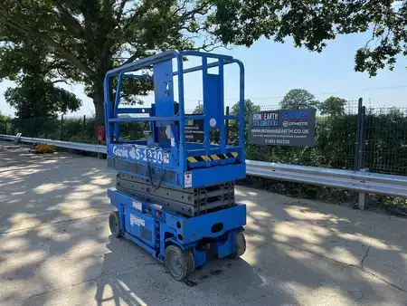 Plataforma Tijera 2001  Genie GS-1930 Scissor Lift (3)