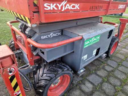 Ollós munka emelvény 2014 SkyJack SJ 6832 RT 4x4 diesel schaarhoogwerker schaarlift (7)