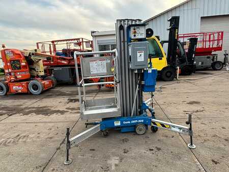 Vertikal / Personlift 2002  Genie AWP30S masthoogwerker Genie 2002 11 meter (1)