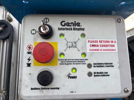 Vertikal / Personlift 2002  Genie AWP30S masthoogwerker Genie 2002 11 meter (9)