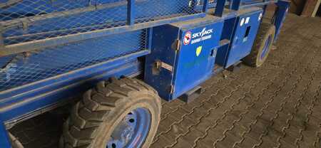 Ollós munka emelvény 2007  SkyJack SJ 9250 schaarhoogwerker 4x4 diesel Skyjack (17)