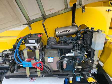 Csukló munka emelvény 2010  Niftylift HR 21 HYBRID 21m knikarmhoogwerker nifty 2010 (18)