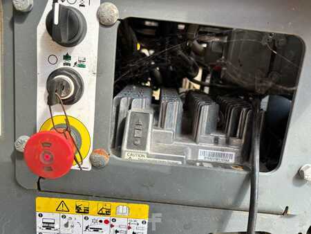 Pracovní plošina s nůžkovým zdvihem 2020  SkyJack SJ III 3219 8m schaarhoogwerker 1.5km skyjack (16)