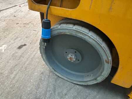 Sakse arbejds platform 2011  Haulotte Compact 12 12m schaarlift hoogwerker Haulotte (14)