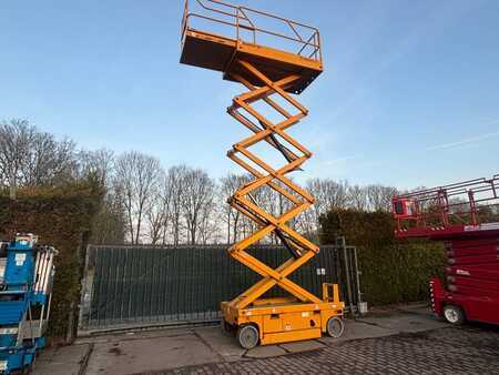Sakse arbejds platform 2011  Haulotte Compact 12 12m schaarlift hoogwerker Haulotte (8)
