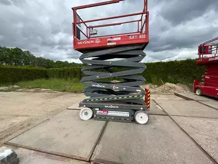 Ollós munka emelvény 2016  SkyJack SJ 4632 12m schaarlift Skyjack schaarhoogwerker (8)