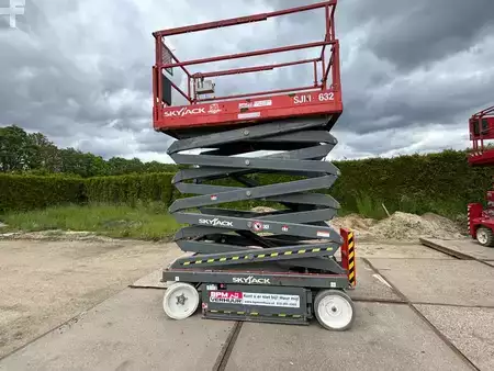 Ollós munka emelvény 2016  SkyJack SJ 4632 12m schaarlift Skyjack schaarhoogwerker (9)