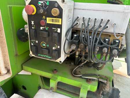 Plataformas articuladas 2007  Niftylift HR 15 NDE 15m hybride narrow hoogwerker (8)