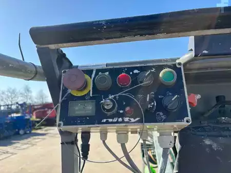 Csukló munka emelvény 2015  Niftylift HR 12 NDE knikarmhoogwerker 12m nifty hoogwerker (11)