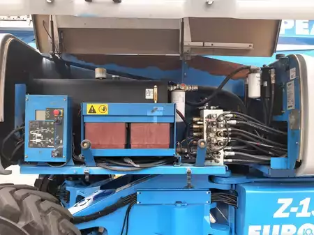 Plataforma Articulada 2010  GENIE Z135 70 (11)