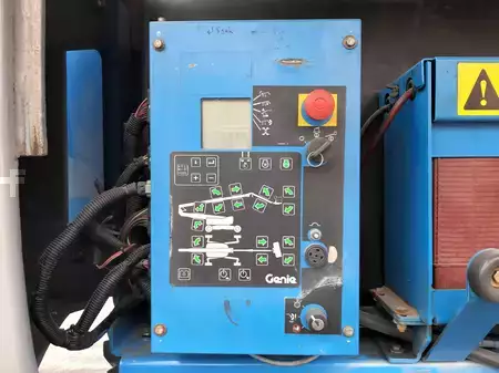 Plataforma Articulada 2010  GENIE Z135 70 (12)