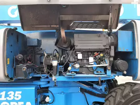 Plataforma Articulada 2010  GENIE Z135 70 (14)