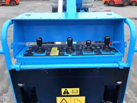 Plataforma Articulada 2010  GENIE Z135 70 (2)