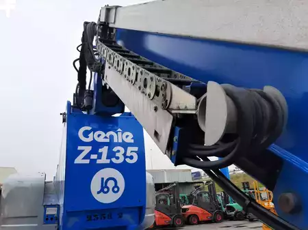 Plataforma Articulada 2010  GENIE Z135 70 (9)