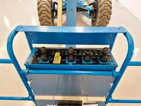 Plataforma Articulada 2010  GENIE Z135 70 (10)