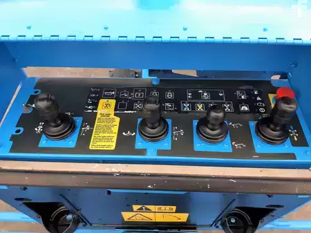 Plataforma Articulada 2010  GENIE Z135 70 (13)