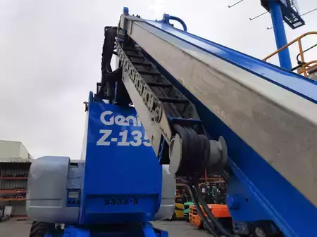Plataforma Articulada 2010  GENIE Z135 70 (20)
