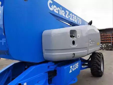 Plataforma Articulada 2010  GENIE Z135 70 (21)