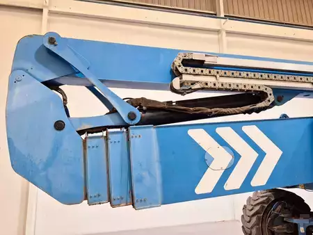 Plataforma Articulada 2010  GENIE Z135 70 (7)