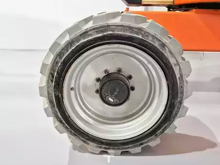 Articulated Boom 2014  JLG E600JP (3)