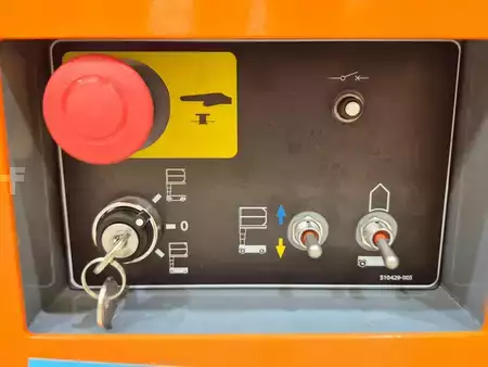 Vertikal / personløftere 2025  SNORKEL TM12 (9)