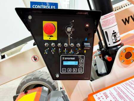 Kloubová pracovní plošina 2025  SNORKEL A38E (7)