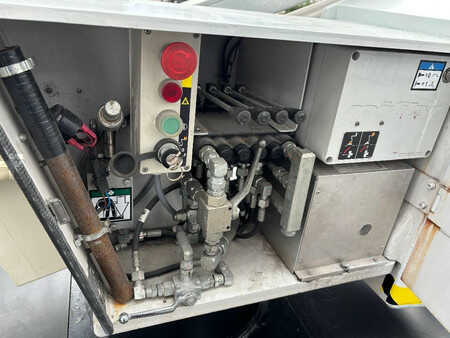 Kloubová pracovní plošina 2016  Niftylift HR12 Hybrid Gelenk-Teleskop-Bühne 12m (7)