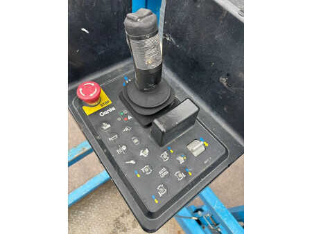 Schaarhoogwerker 2007  Genie GS 4390 RT 15,11m Diesel Scherenarbeitsbühne (7)