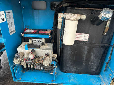 Schaarhoogwerker 2007  Genie GS 2668 RT 10m Diesel Scherenarbeitsbühne (8)