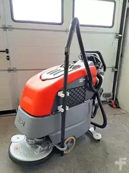 Stroj na drhnutí a vysávání 2025  Hako B 45 CL (1)