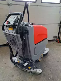 Stroj na drhnutí a vysávání 2025  Hako B 45 CL (3)