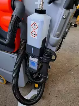 Stroj na drhnutí a vysávání 2025  Hako B 45 CL (7)