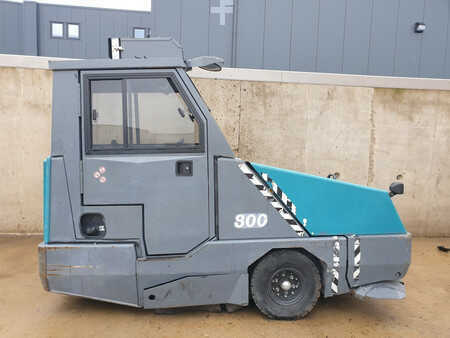 Veegmachine 2017  TENNANT 800 (1)