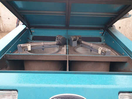 Veegmachine 2017  TENNANT 800 (9)