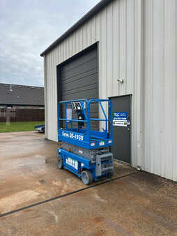 Scissor lift  Genie 1930 (10)