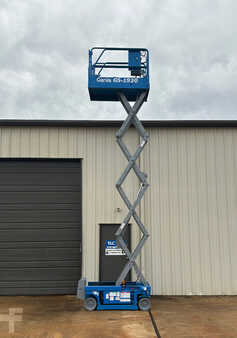 Scissor lift  Genie 1930 (2)