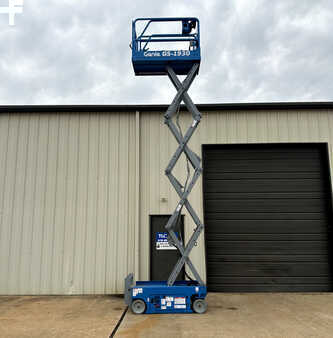 Scissor lift  Genie 1930 (3)