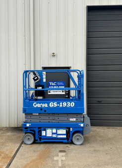 Scissor lift  Genie 1930 (2)