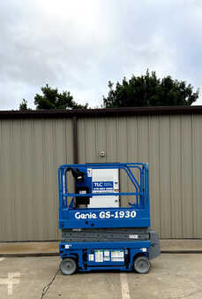 Scissor lift  Genie 1930 (4)